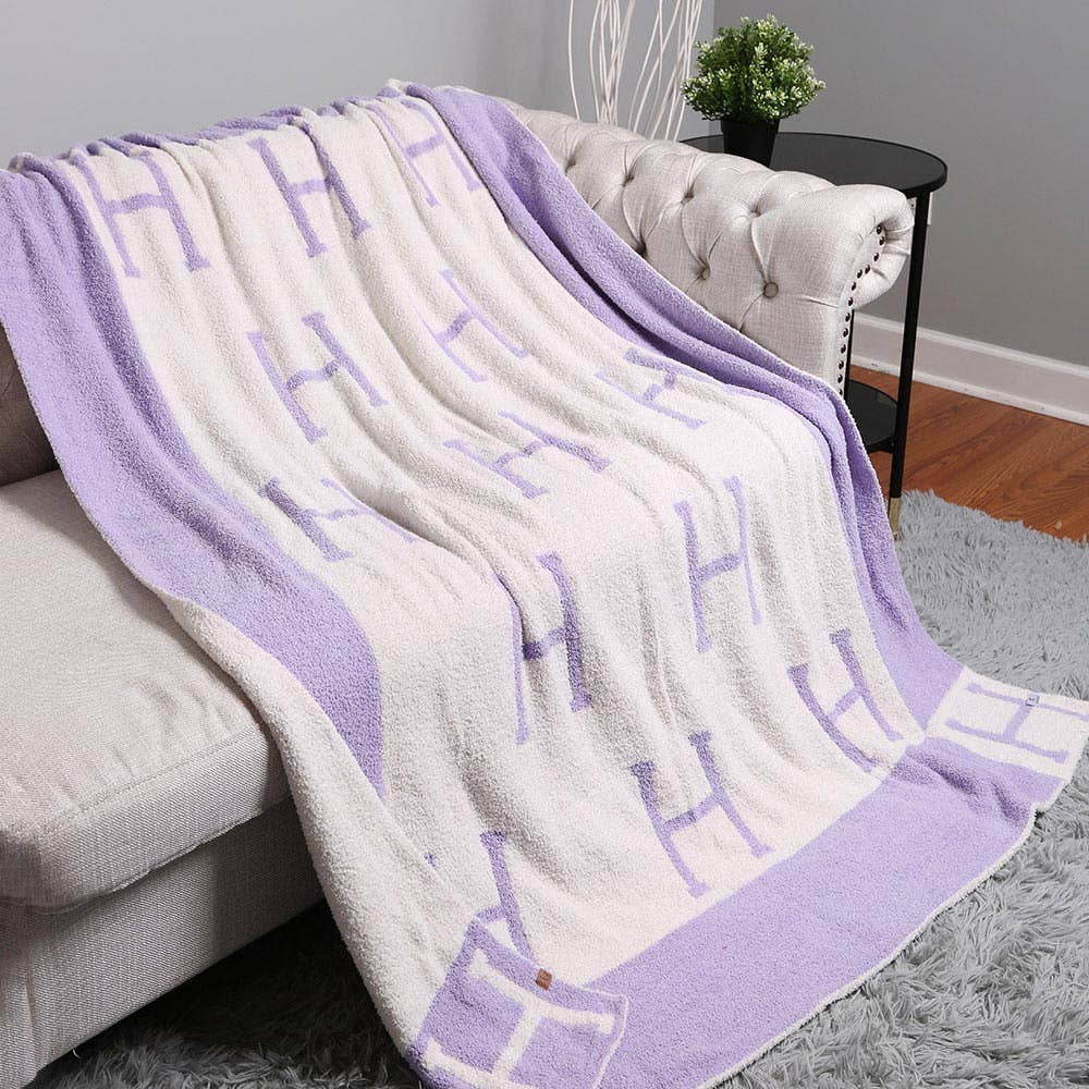 ‘H’ Monogram Patterned Reversible Throw Blanket