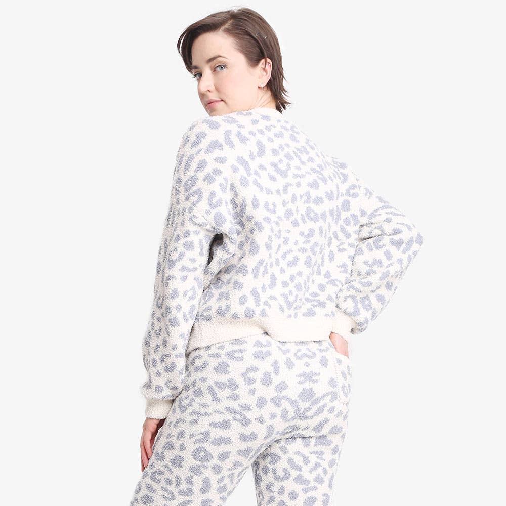 Cozy Lounge Sweater in Grey Leopard