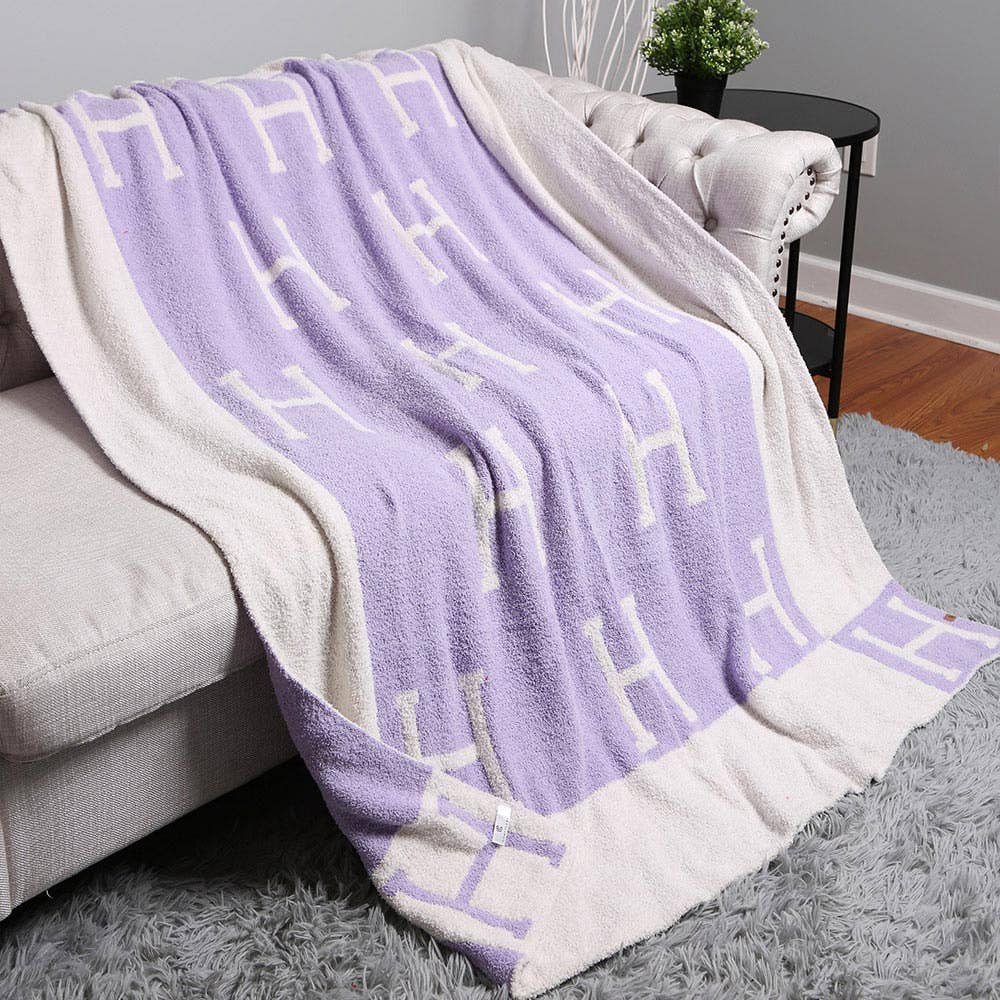 ‘H’ Monogram Patterned Reversible Throw Blanket