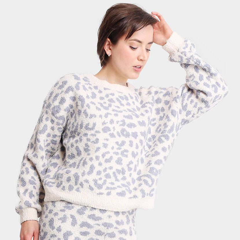 Cozy Lounge Sweater in Grey Leopard